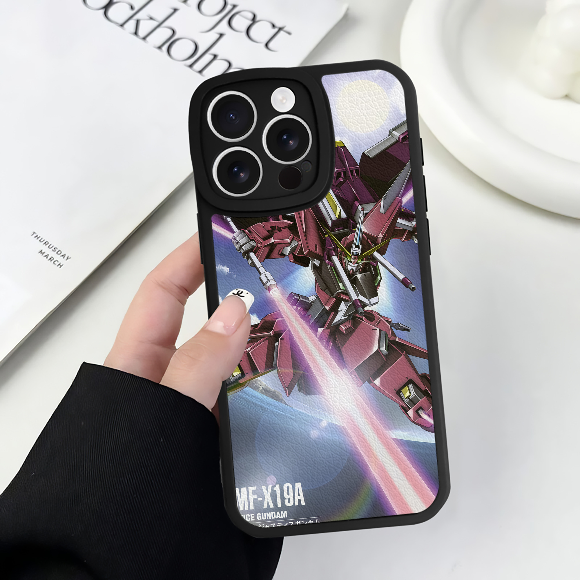 （画像用） 機動戦士ガンダム Mobile Suit Gundam 【iPhone 16シリーズ対応】シリコンスマホケース（レザー調） 材質：シリコン